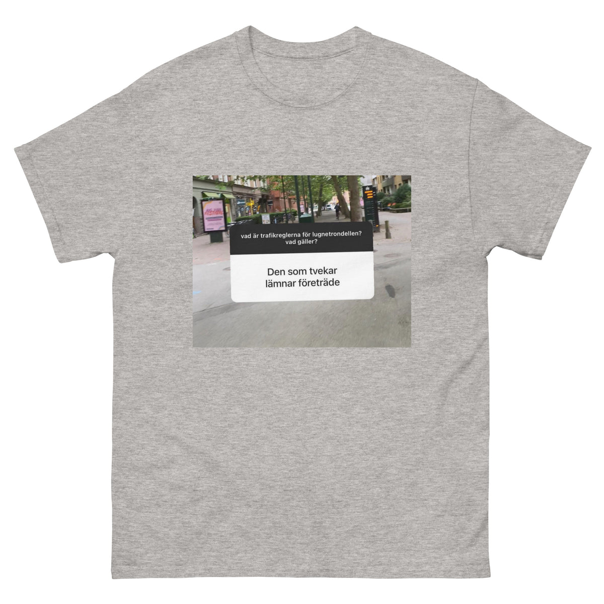 Den som tvekar lämnar företräde – T-shirt